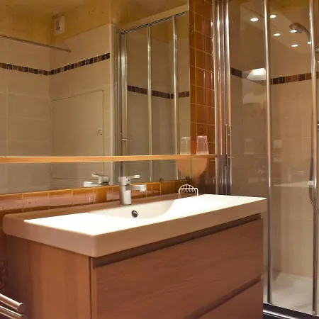 Confortable 4 Pers. Avec Balcon Sud, Proche Pistes Et Commodites, - Fr-1-180-10